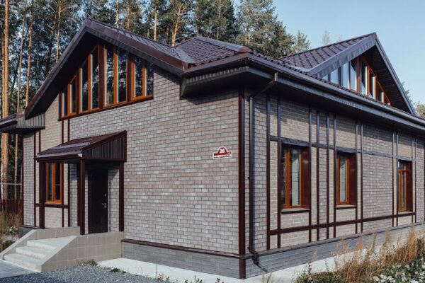 Технониколь HAUBERK NEW Фасадная плитка Кирпич 2 м2 Серо-бежевый — изображение 10