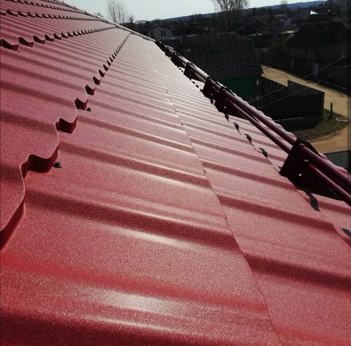 Grand Line Металлочерепица Квинта Плюс Satin 0,5 мм Ral 3009 — изображение 5